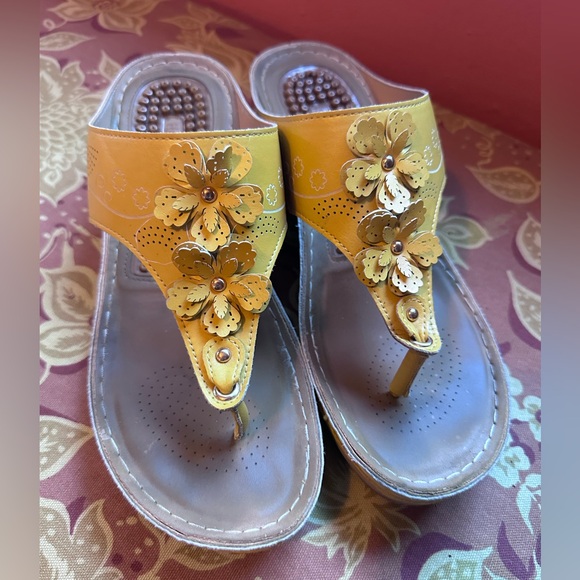 Women’s leather wedge flip flop - Picture 5 of 9